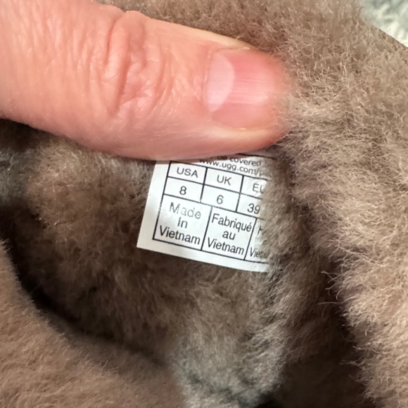 Ugg Womens mini classic II boots caribou nwts! 8 - Picture 11 of 13